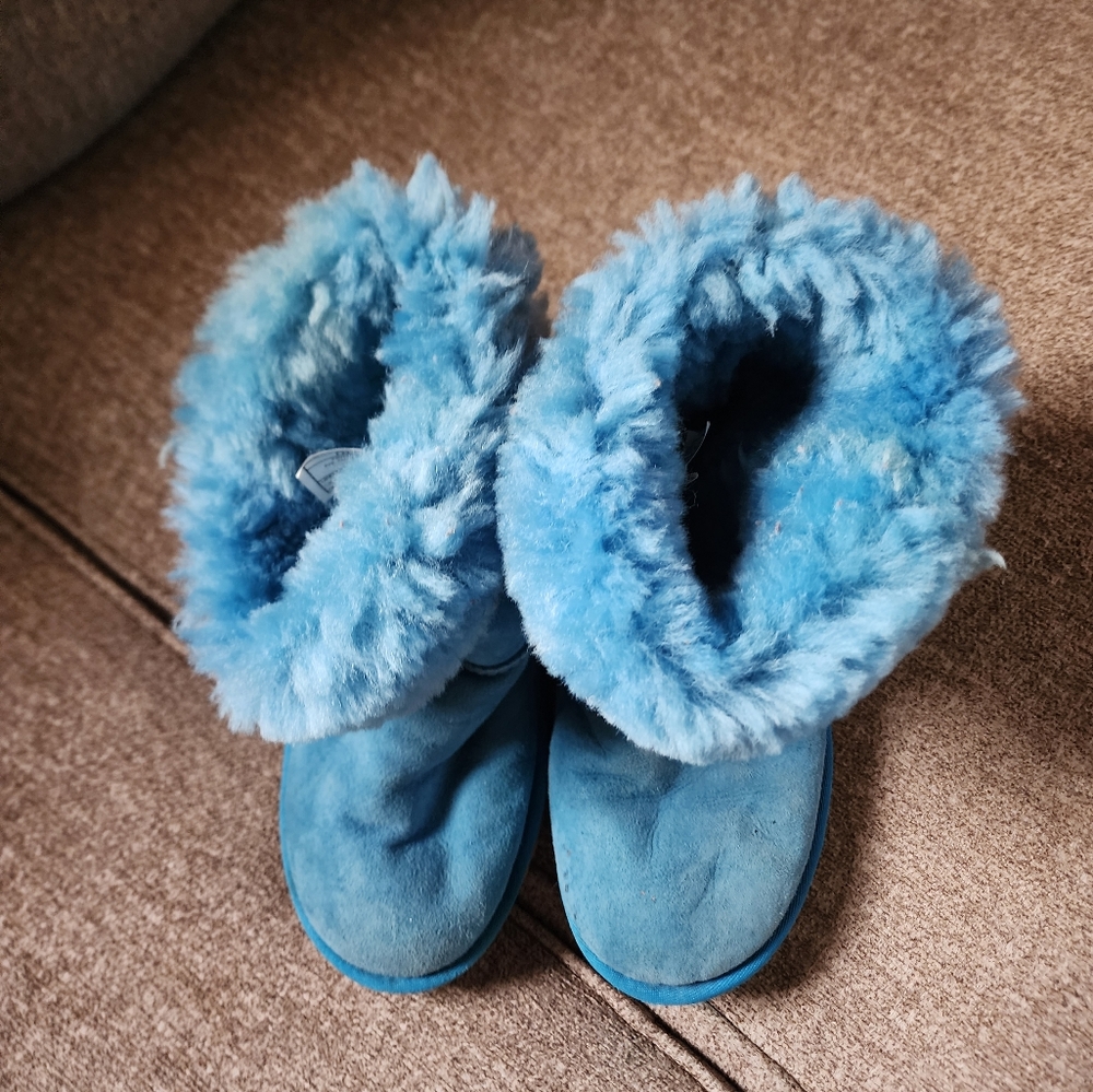 USED Blue UGGS - Picture 5 of 16